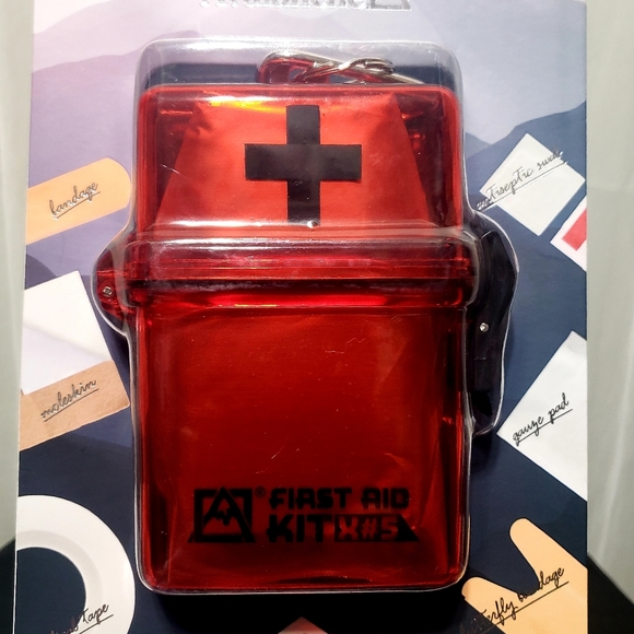 Avalanche NWT 30 Piece Waterproof First Aid Kit - Picture 4 of 9